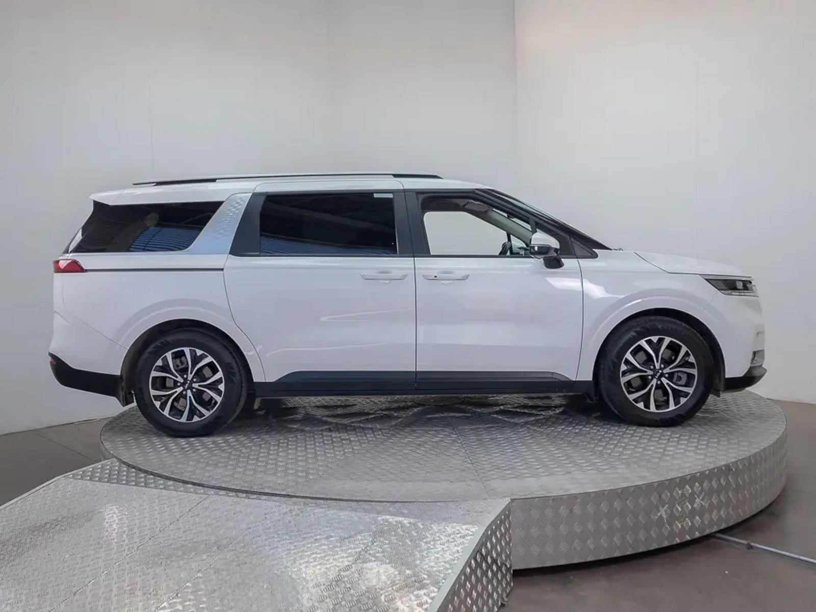 KIA CARNIVAL 2024 - Imagen 5 de 19