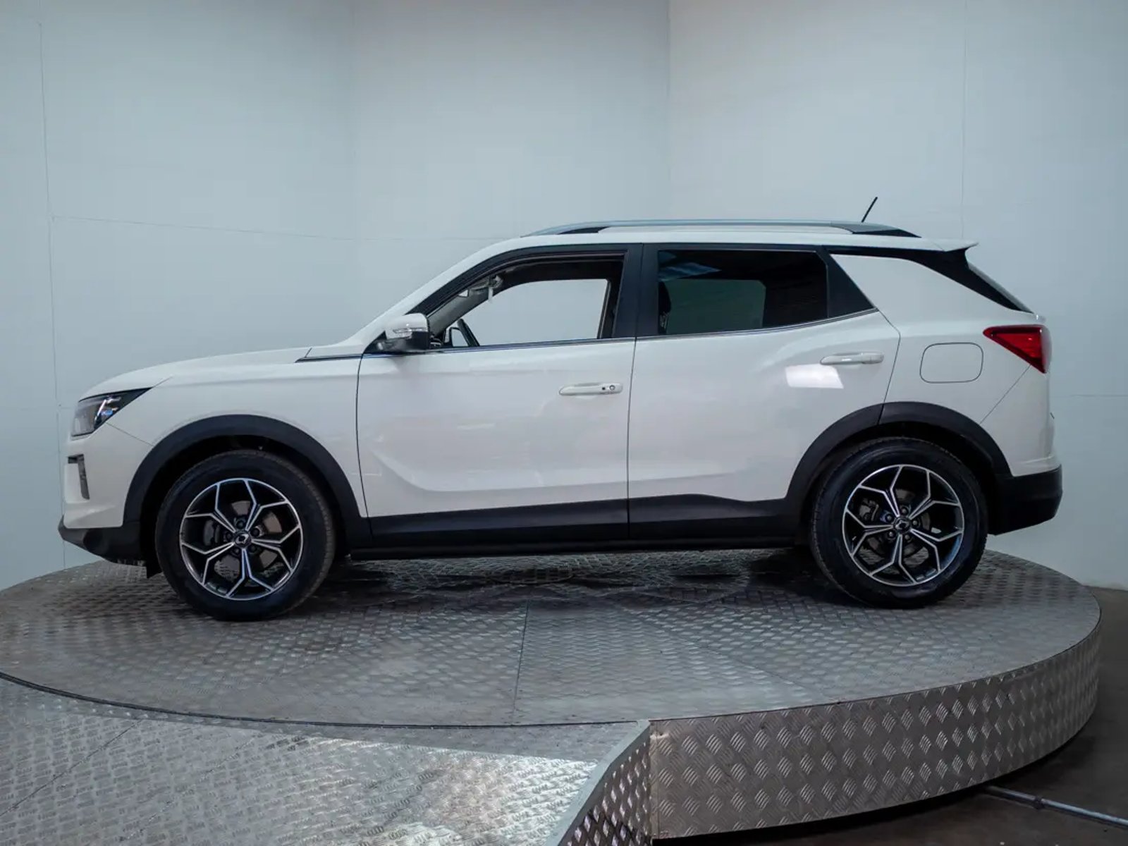 SsangYong KORANDO 2023 - Imagen 8 de 20