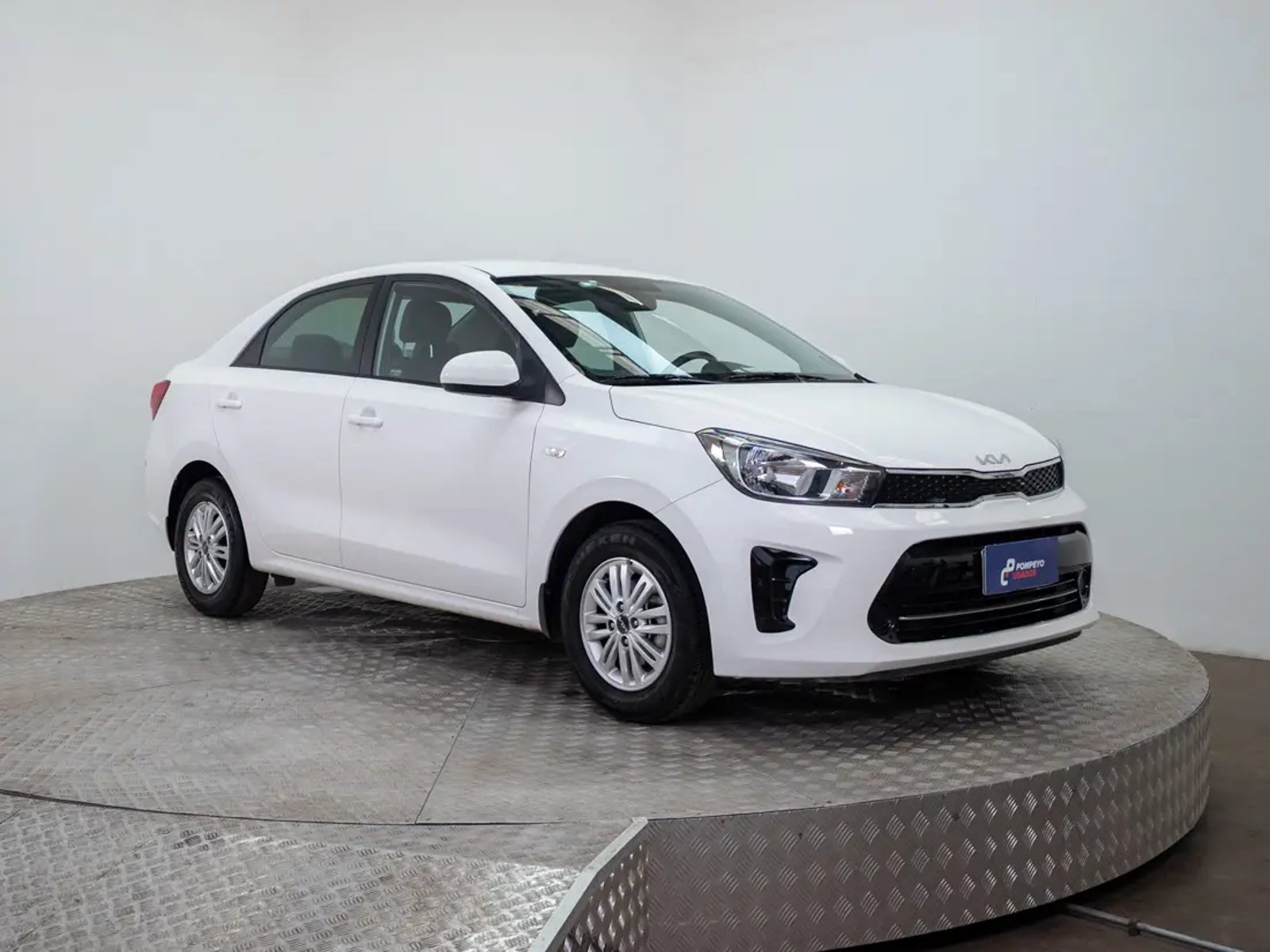 Kia SOLUTO 2024 - Imagen 9 de 20