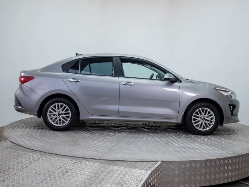Kia RIO 4 2023 - Imagen 8 de 19