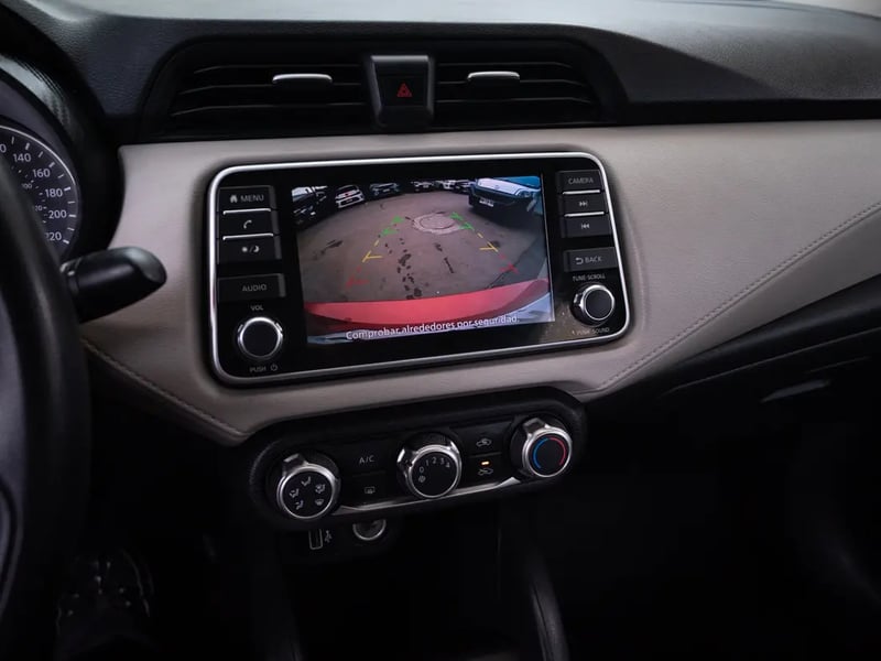 Nissan VERSA 2023 - Imagen 17 de 20