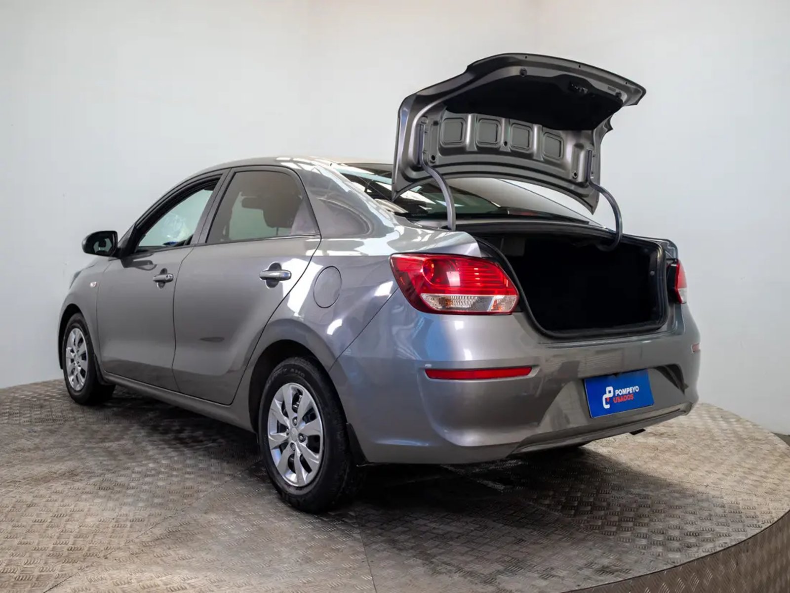 Kia SOLUTO 2023 - Imagen 10 de 20