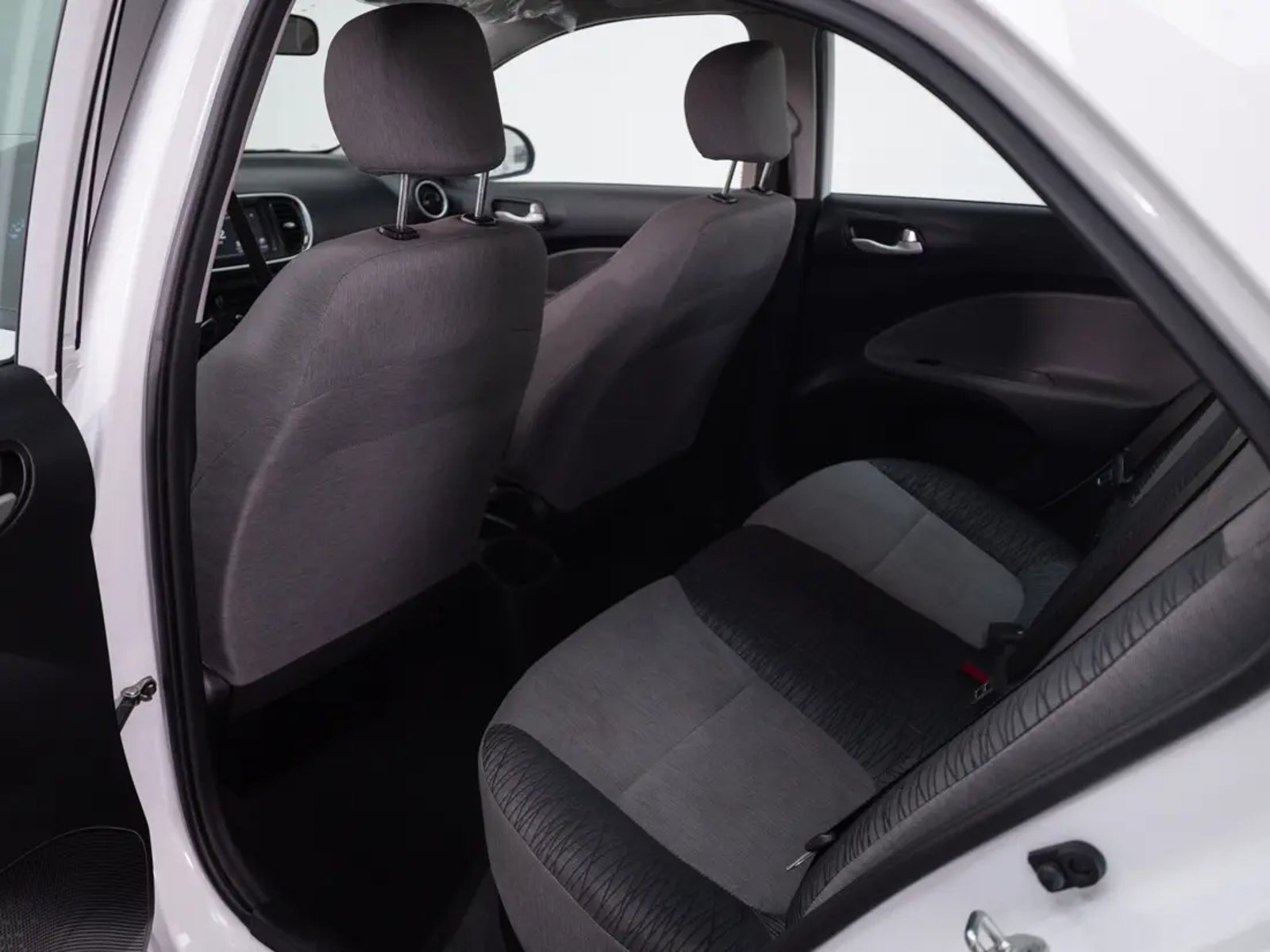 Kia SOLUTO 2024 - Imagen 14 de 20