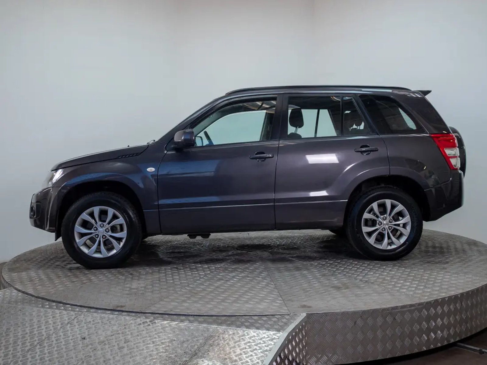 SUZUKI GRAND NOMADE 2019 - Imagen 7 de 18