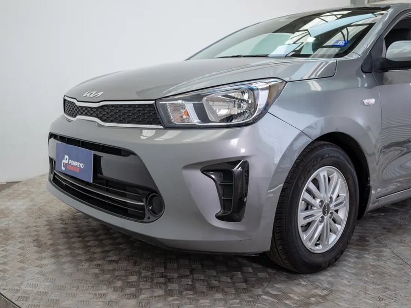 Kia SOLUTO 2024 - Imagen 18 de 20
