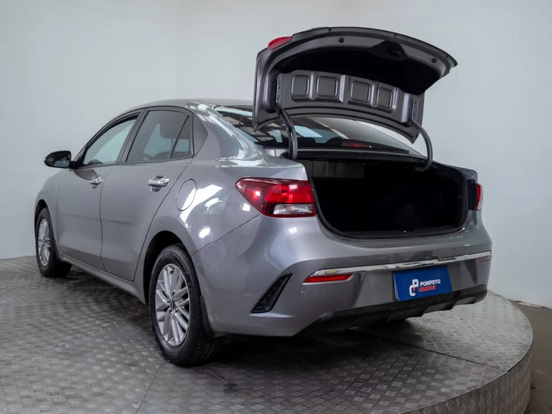 Kia RIO 4 2023 - Imagen 10 de 19