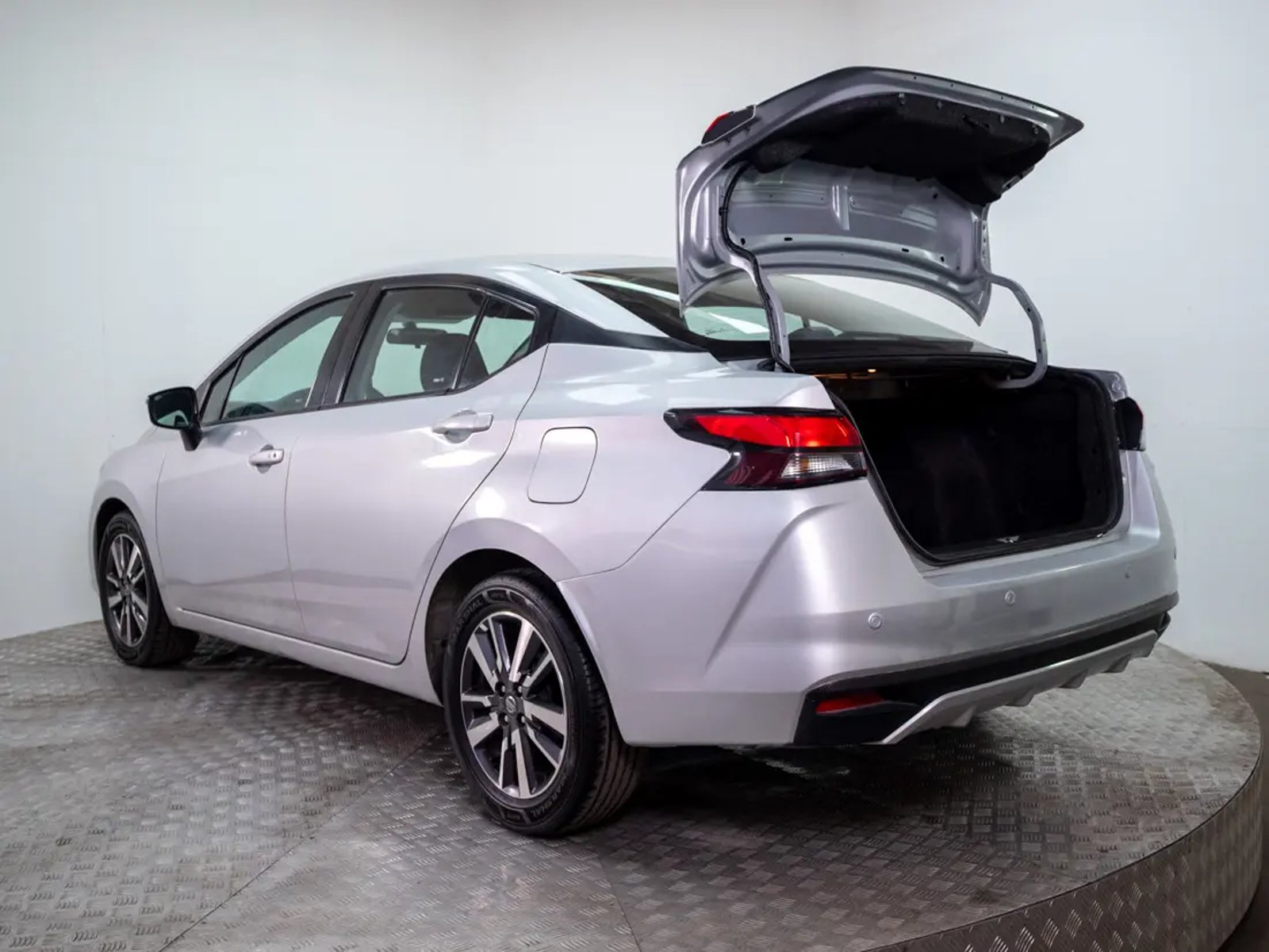 Nissan VERSA 2021 - Imagen 11 de 20