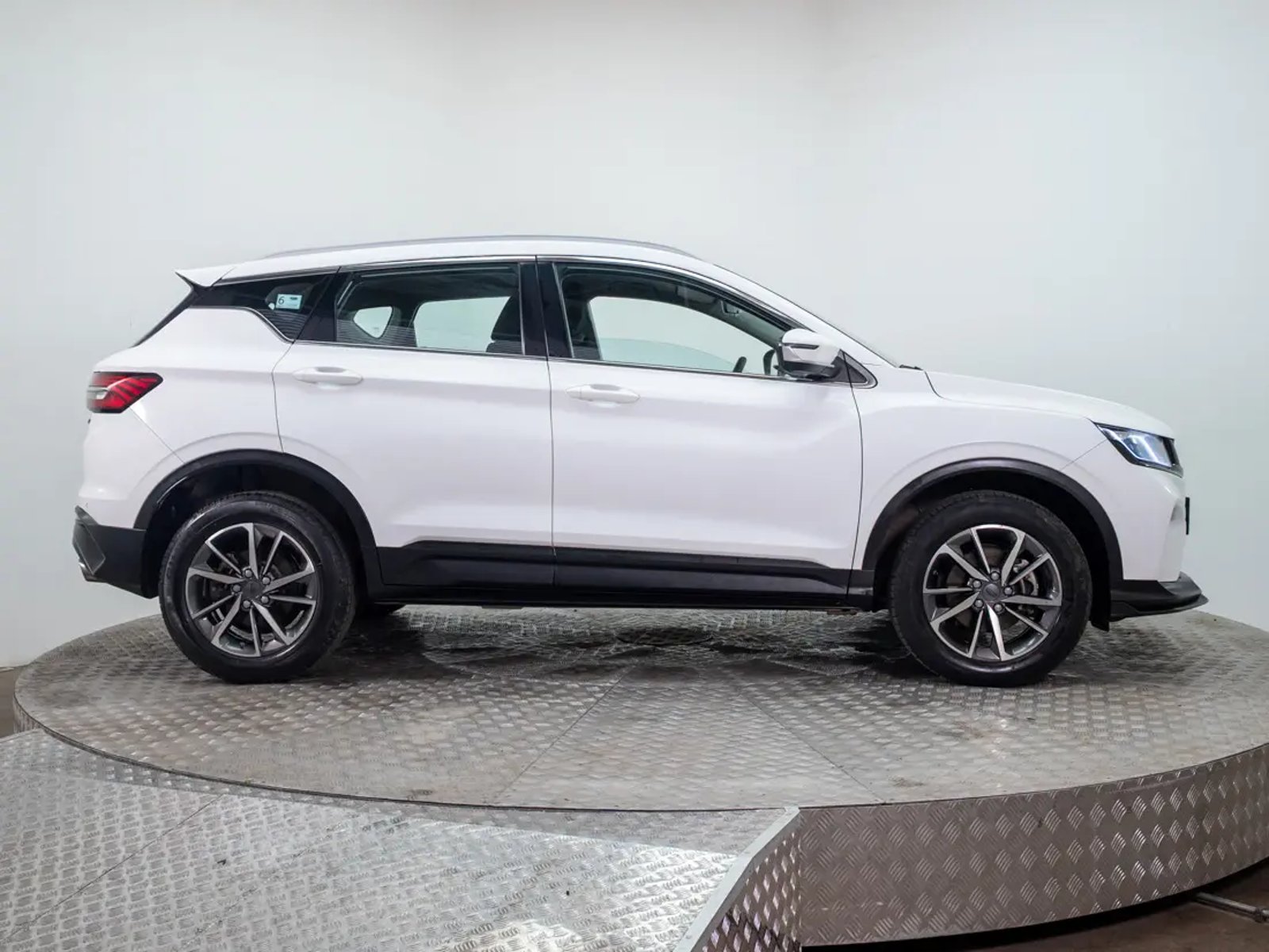 GEELY COOLRAY 2023 - Imagen 11 de 20
