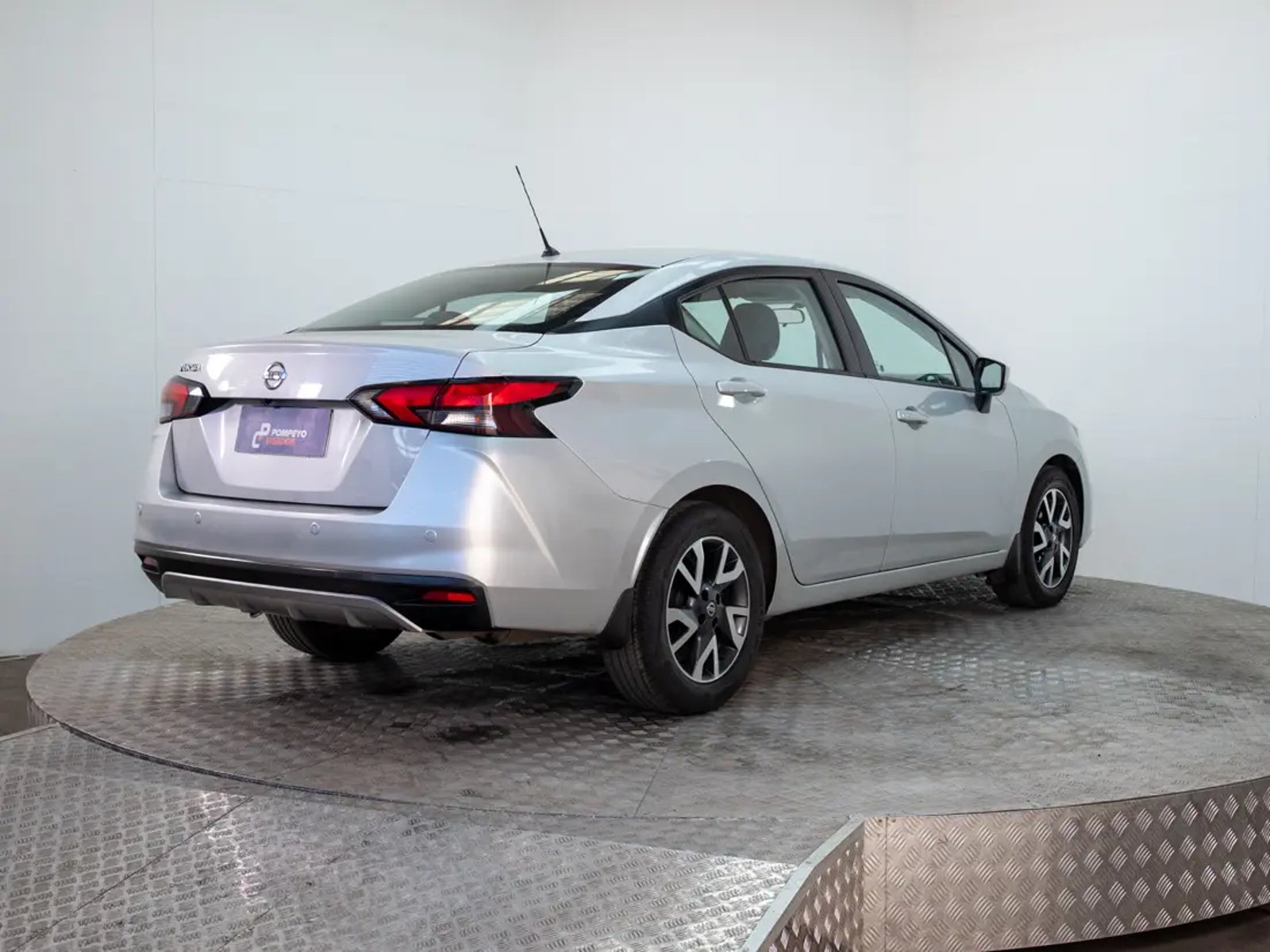 Nissan VERSA 2021 - Imagen 8 de 19