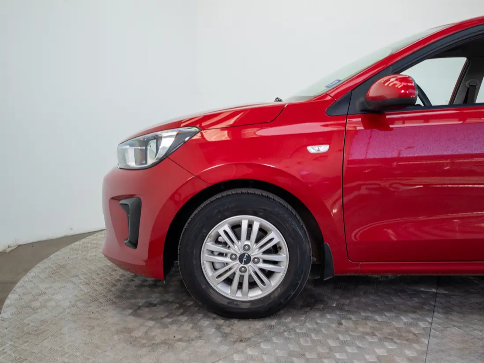 Kia SOLUTO 2024 - Imagen 17 de 18