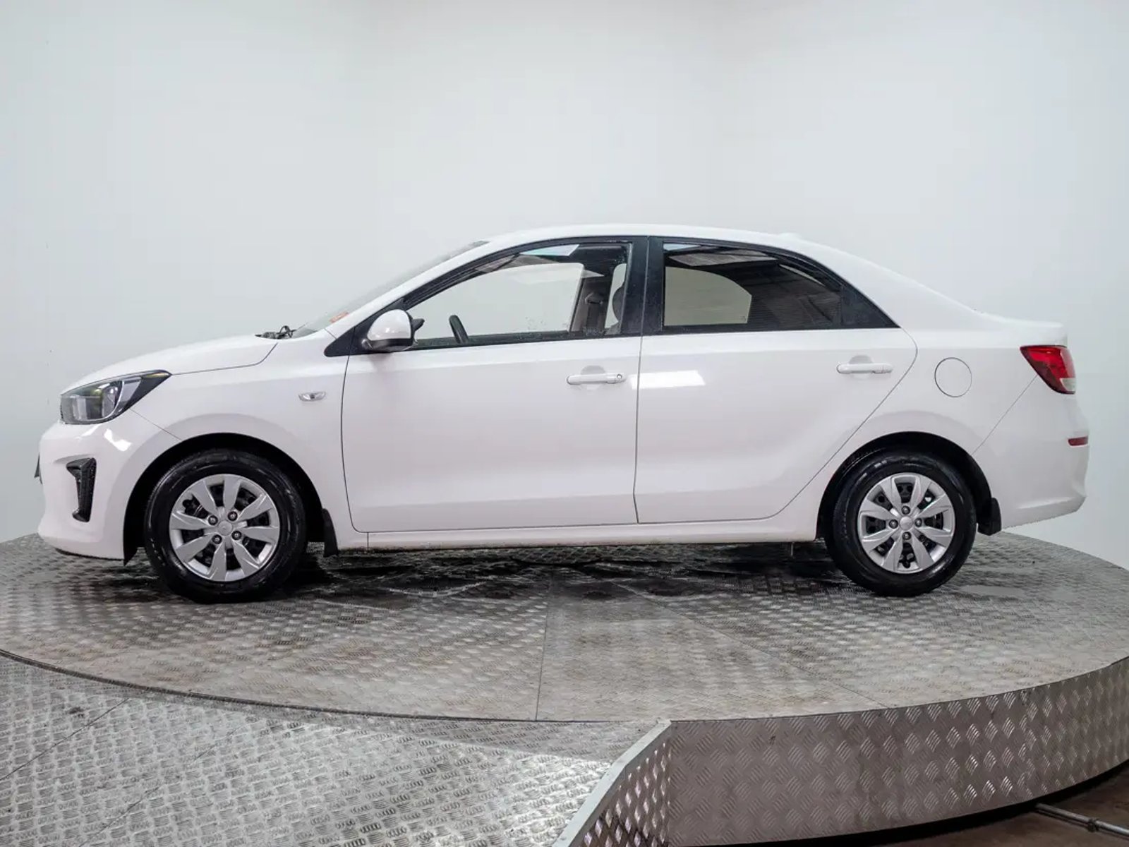Kia SOLUTO 2022 - Foto 4 de 20