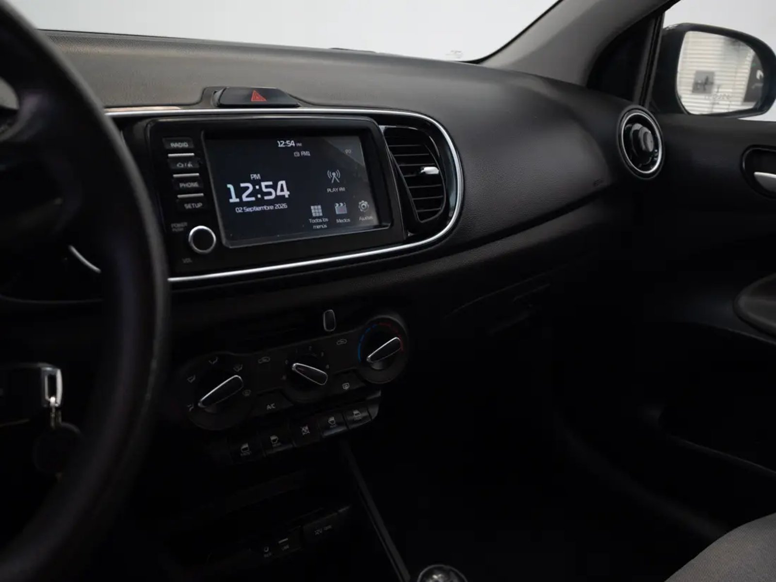 Kia SOLUTO 2024 - Imagen 12 de 20