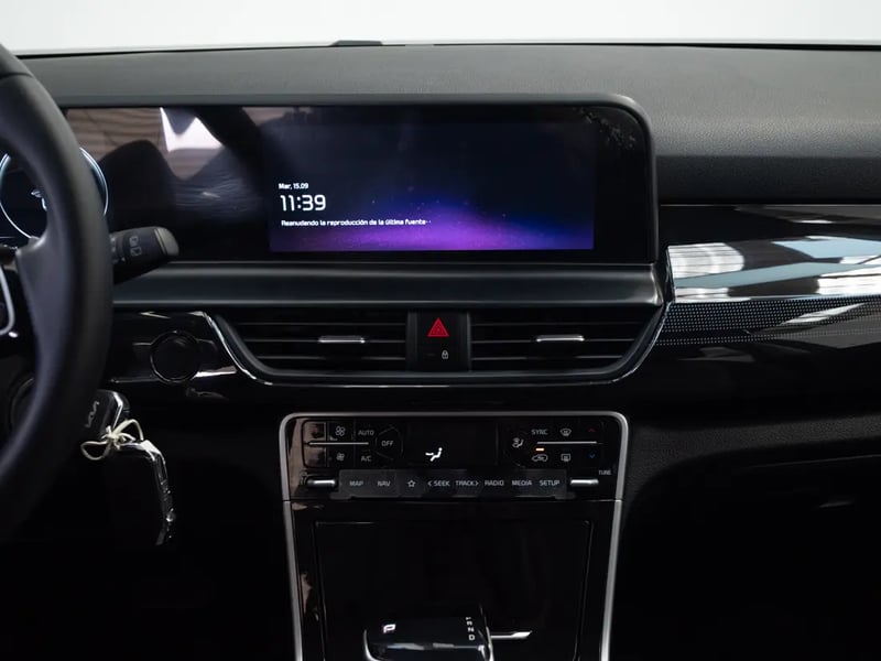 Kia SELTOS 2024 - Imagen 16 de 20