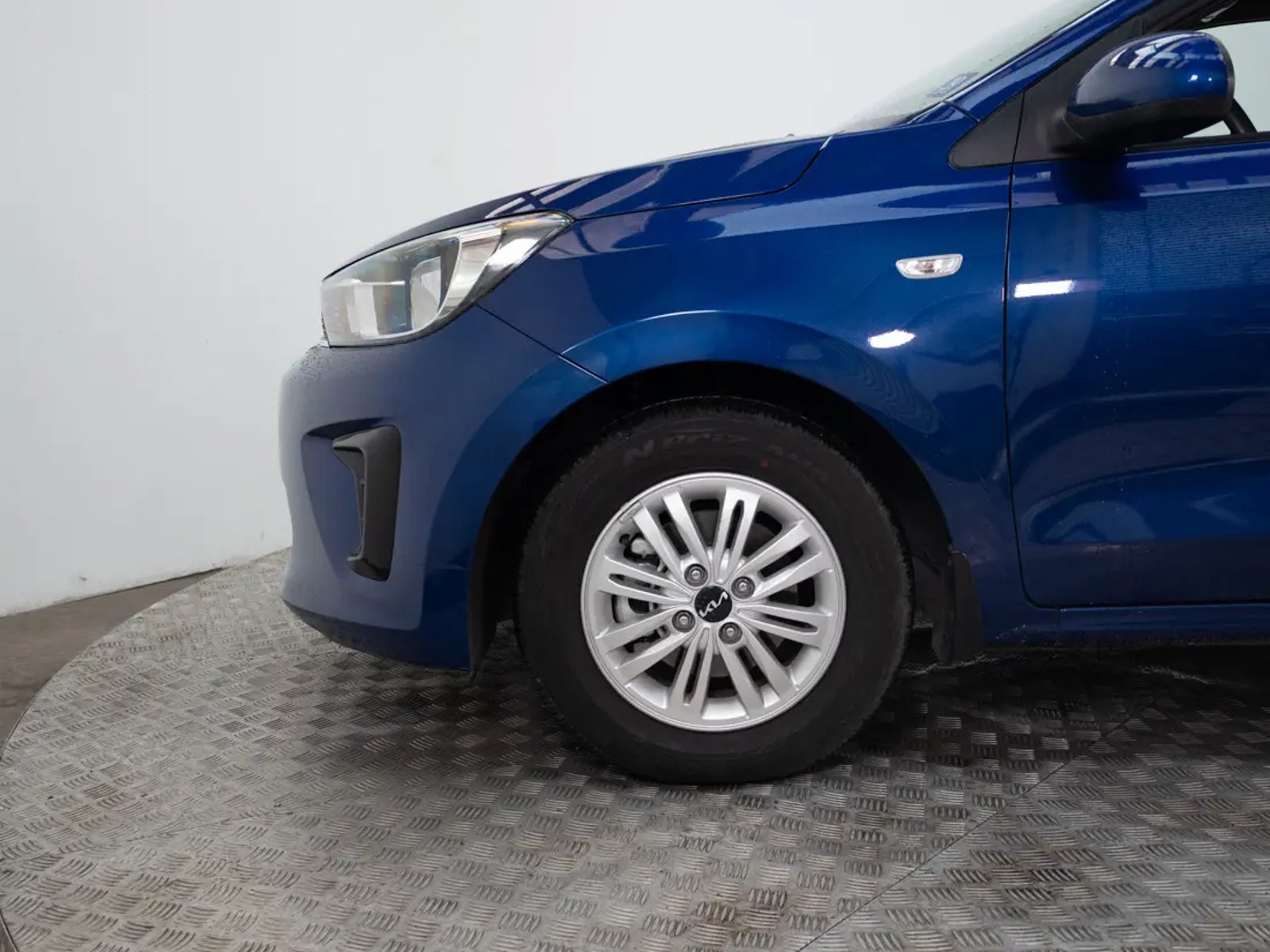 Kia SOLUTO 2025 - Imagen 17 de 20