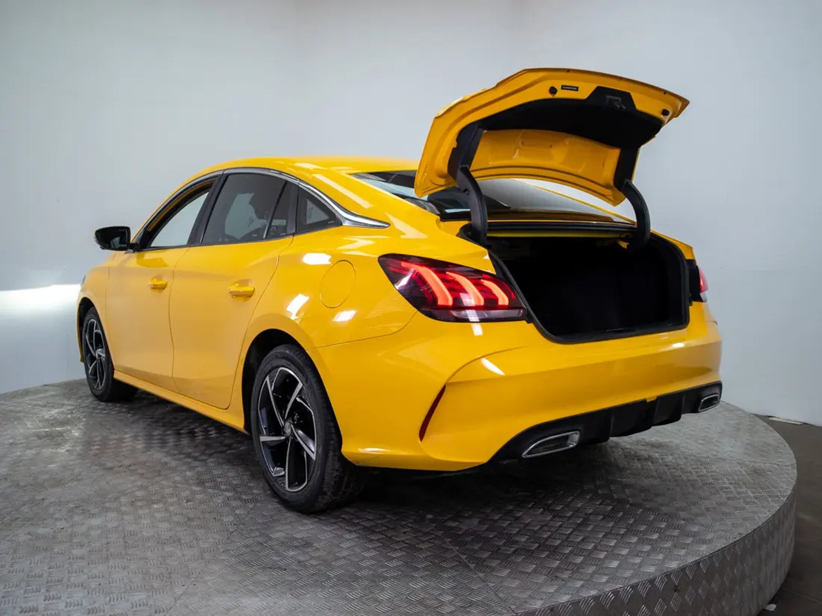 MG GT 2023 - Imagen 10 de 20