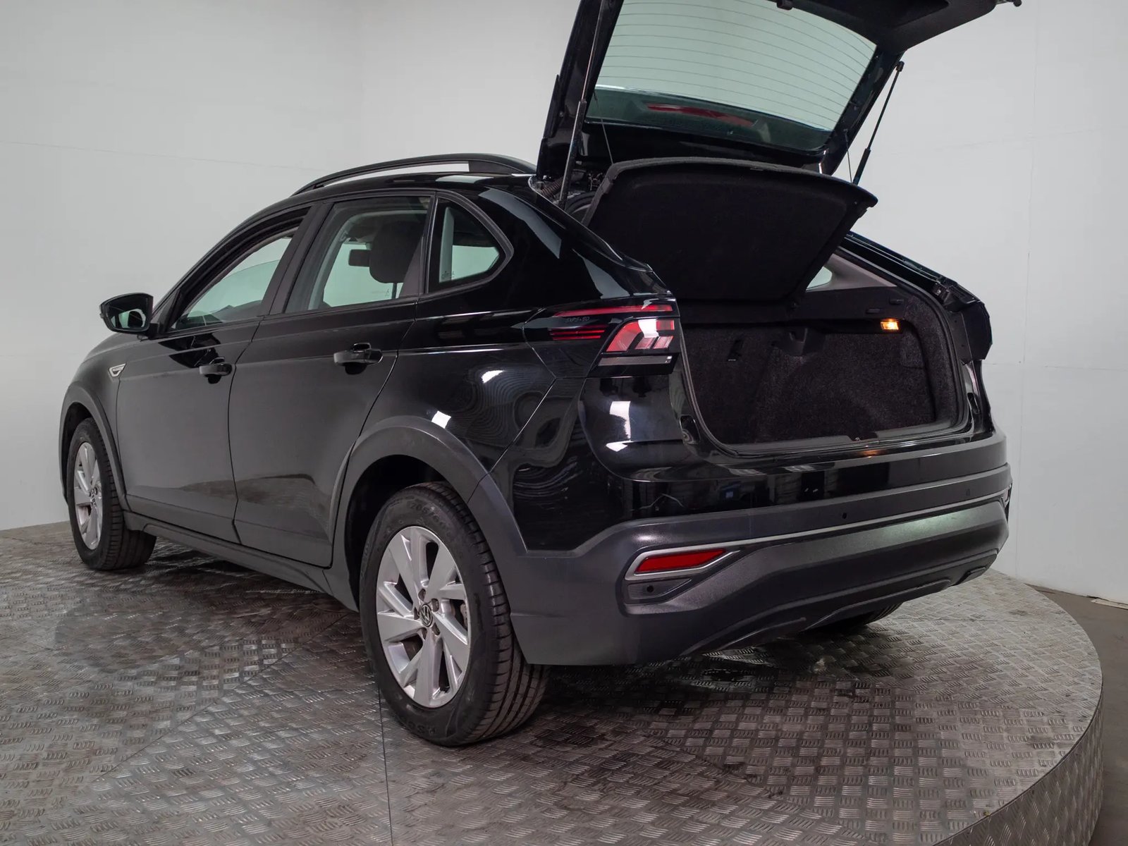 VOLKSWAGEN NIVUS 2023 - Imagen 10 de 19