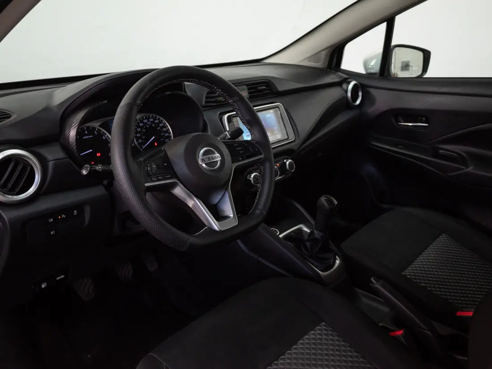 Nissan VERSA 2021 - Imagen 17 de 19