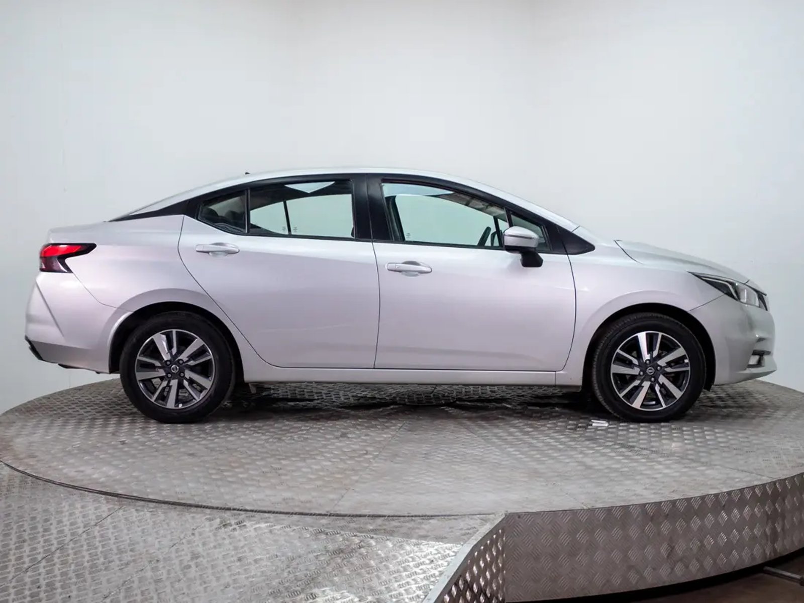 Nissan VERSA 2021 - Imagen 9 de 20