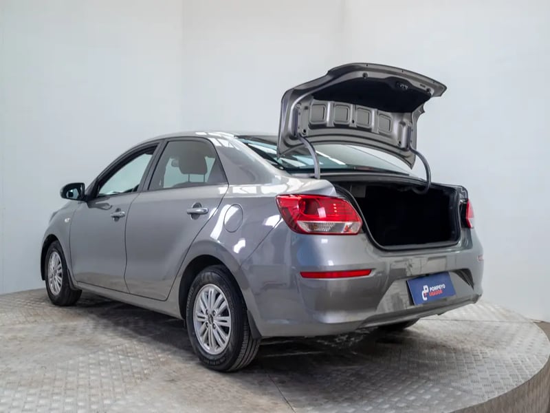 Kia SOLUTO 2024 - Imagen 11 de 20