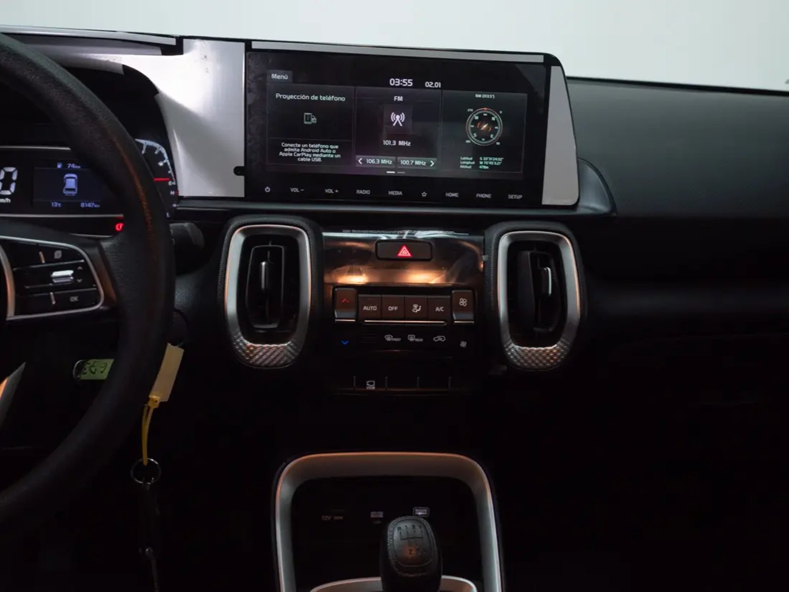 Kia SONET 2023 - Imagen 16 de 19