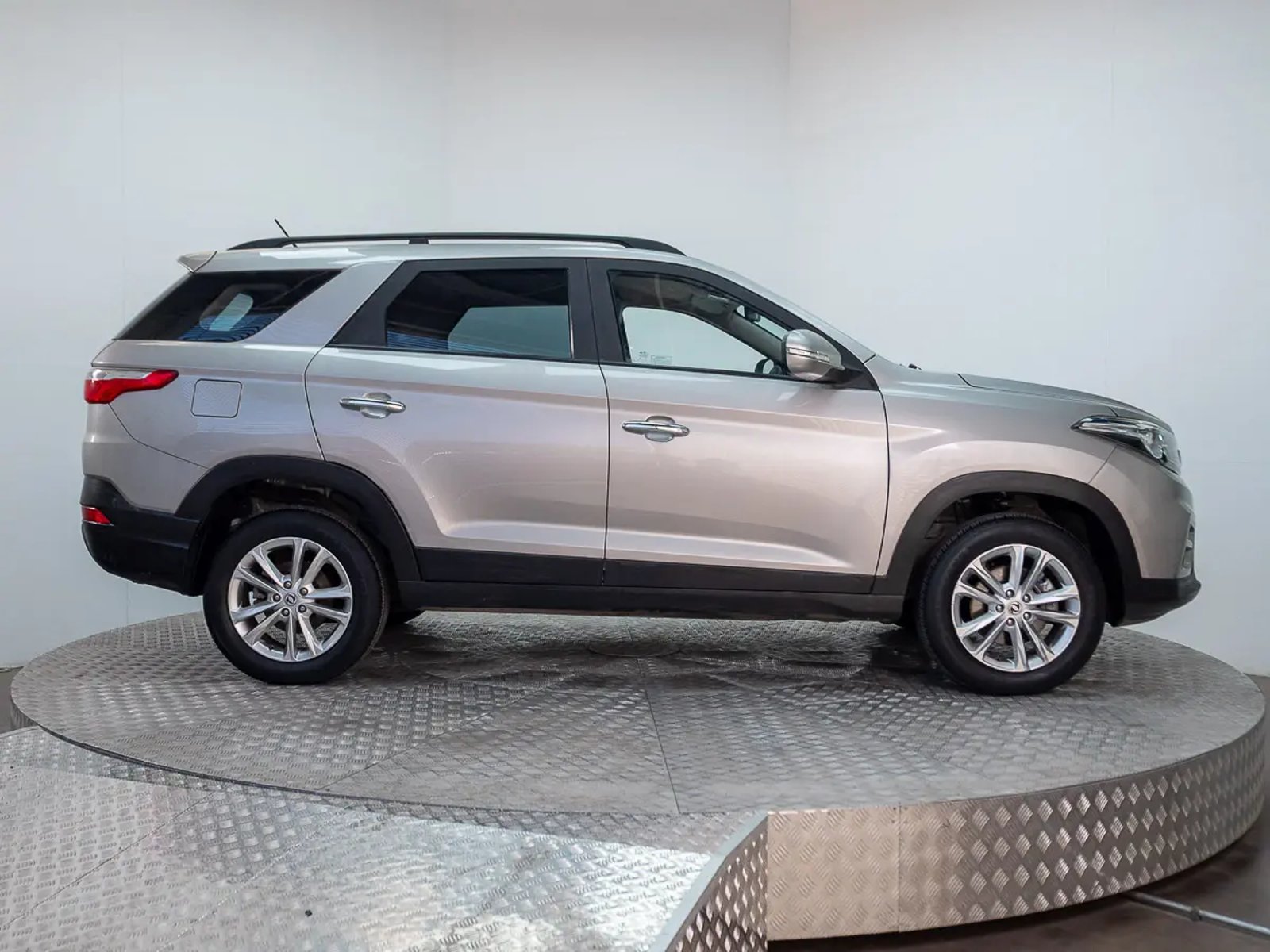 DFSK SUV 560 2023 - Imagen 4 de 16