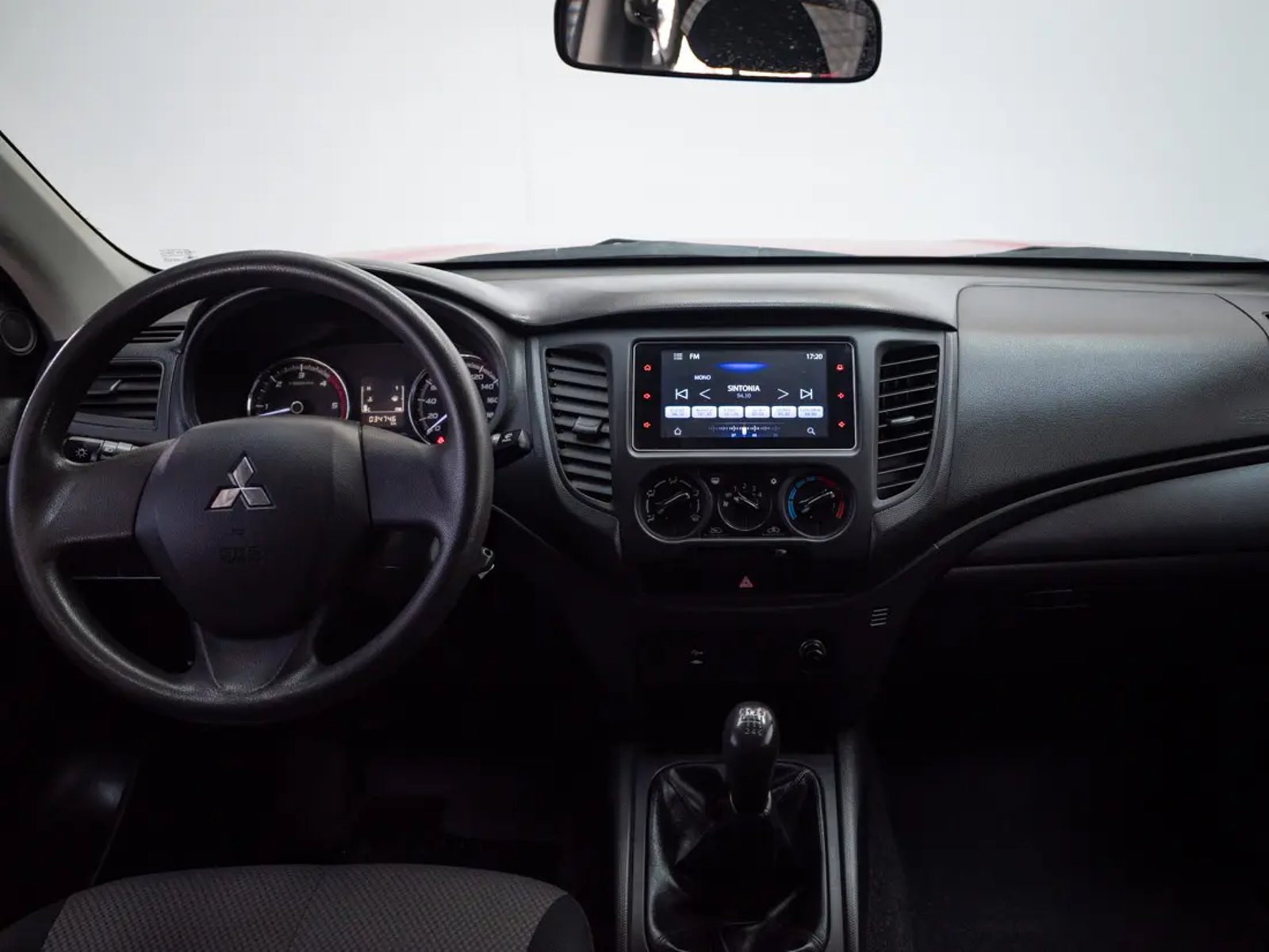 MITSUBISHI L-200 2021 - Imagen 18 de 19