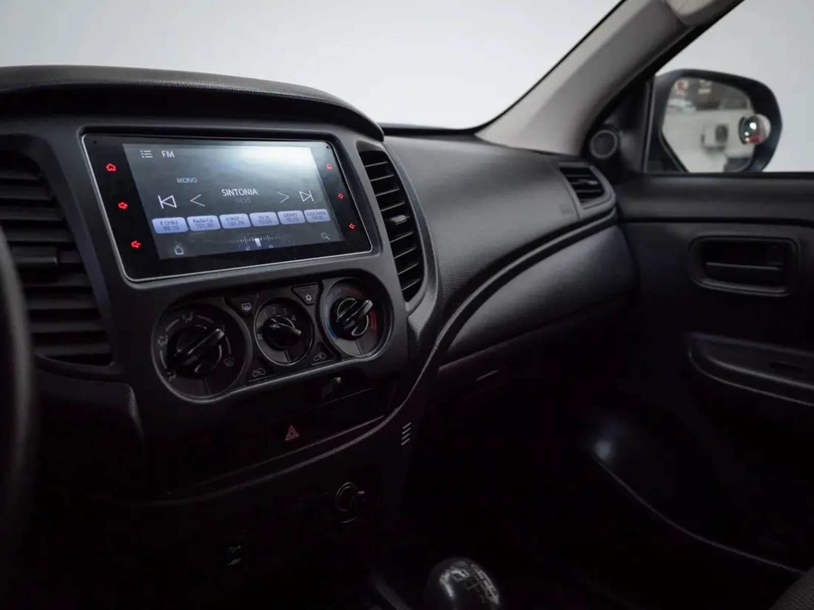 MITSUBISHI L-200 2021 - Imagen 15 de 19