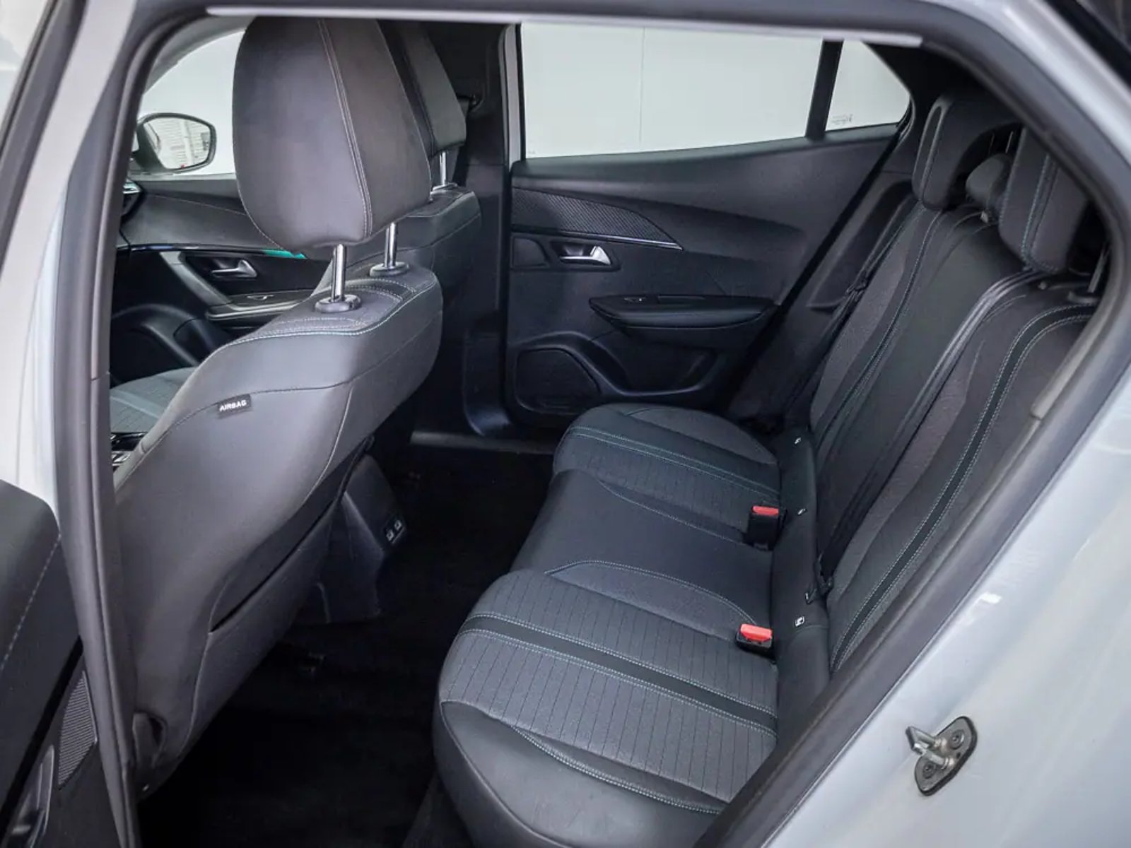 PEUGEOT 2008 2022 - Imagen 13 de 16