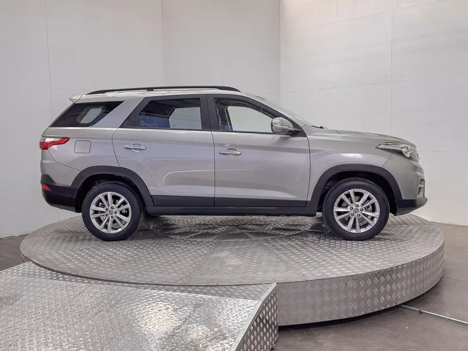 DFSK SUV 560 2023 - Imagen 10 de 16