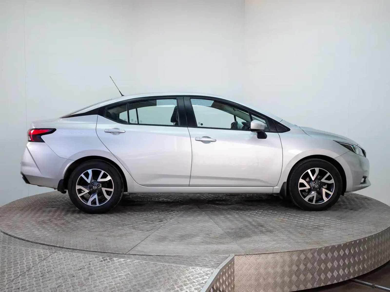 Nissan VERSA 2021 - Imagen 9 de 19