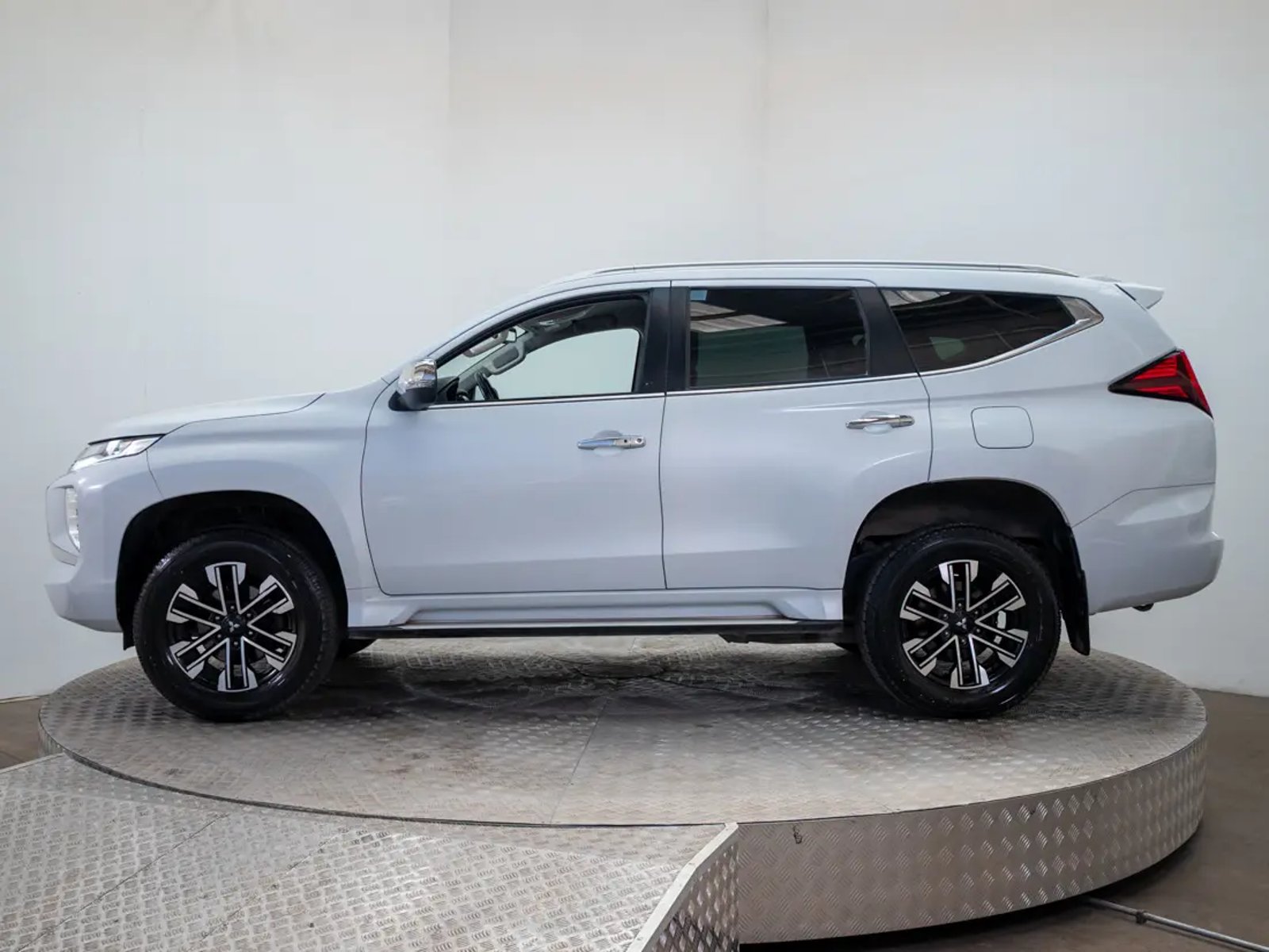 Mitsubishi MONTERO SPORT 2022 - Foto 4 de 20