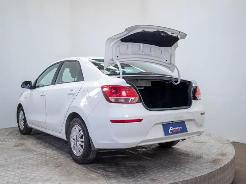 Kia SOLUTO 2024 - Imagen 10 de 20