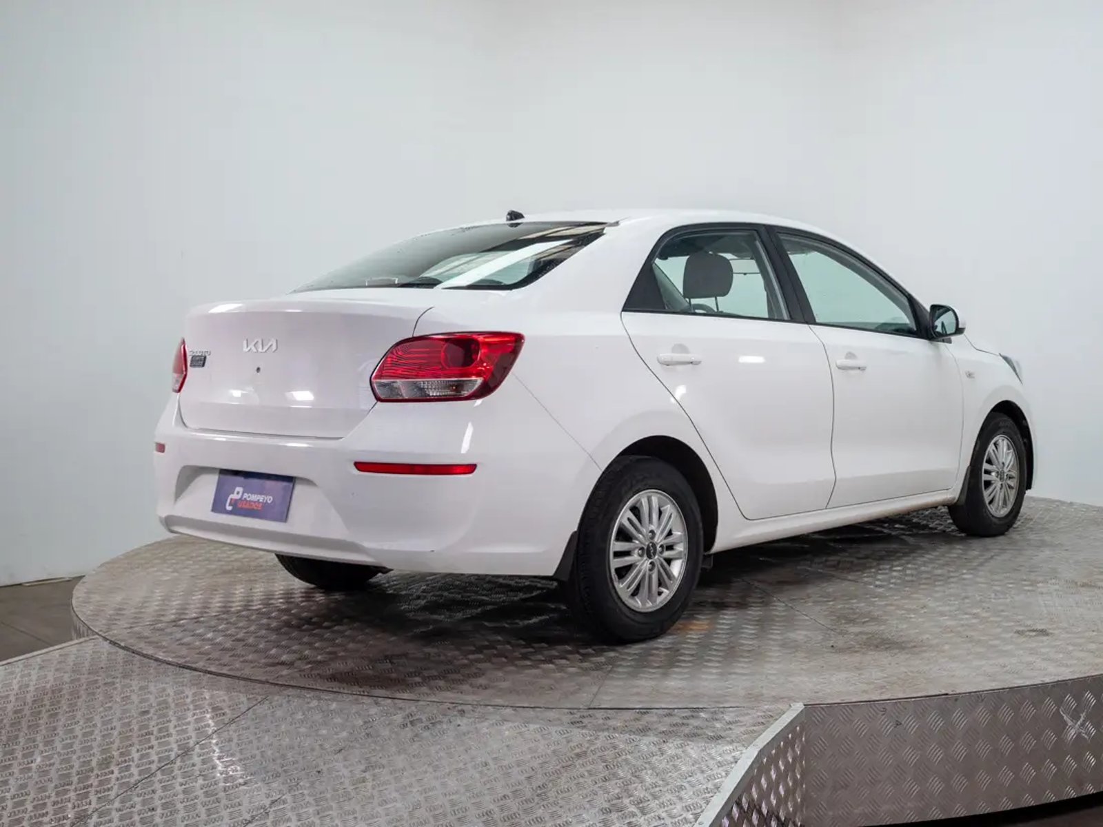 Kia SOLUTO 2024 - Imagen 7 de 20