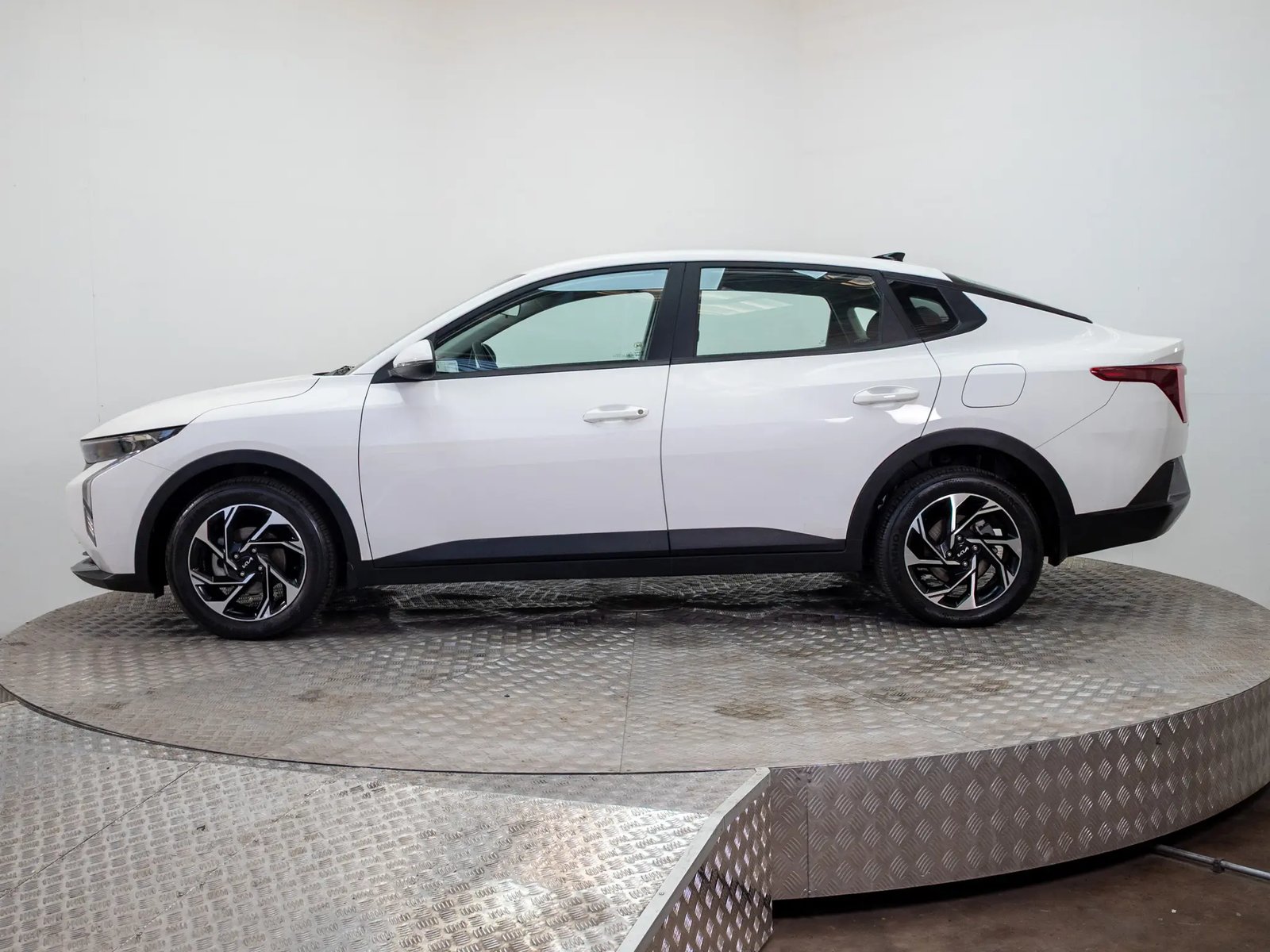 KIA K3 2025 - Imagen 10 de 18