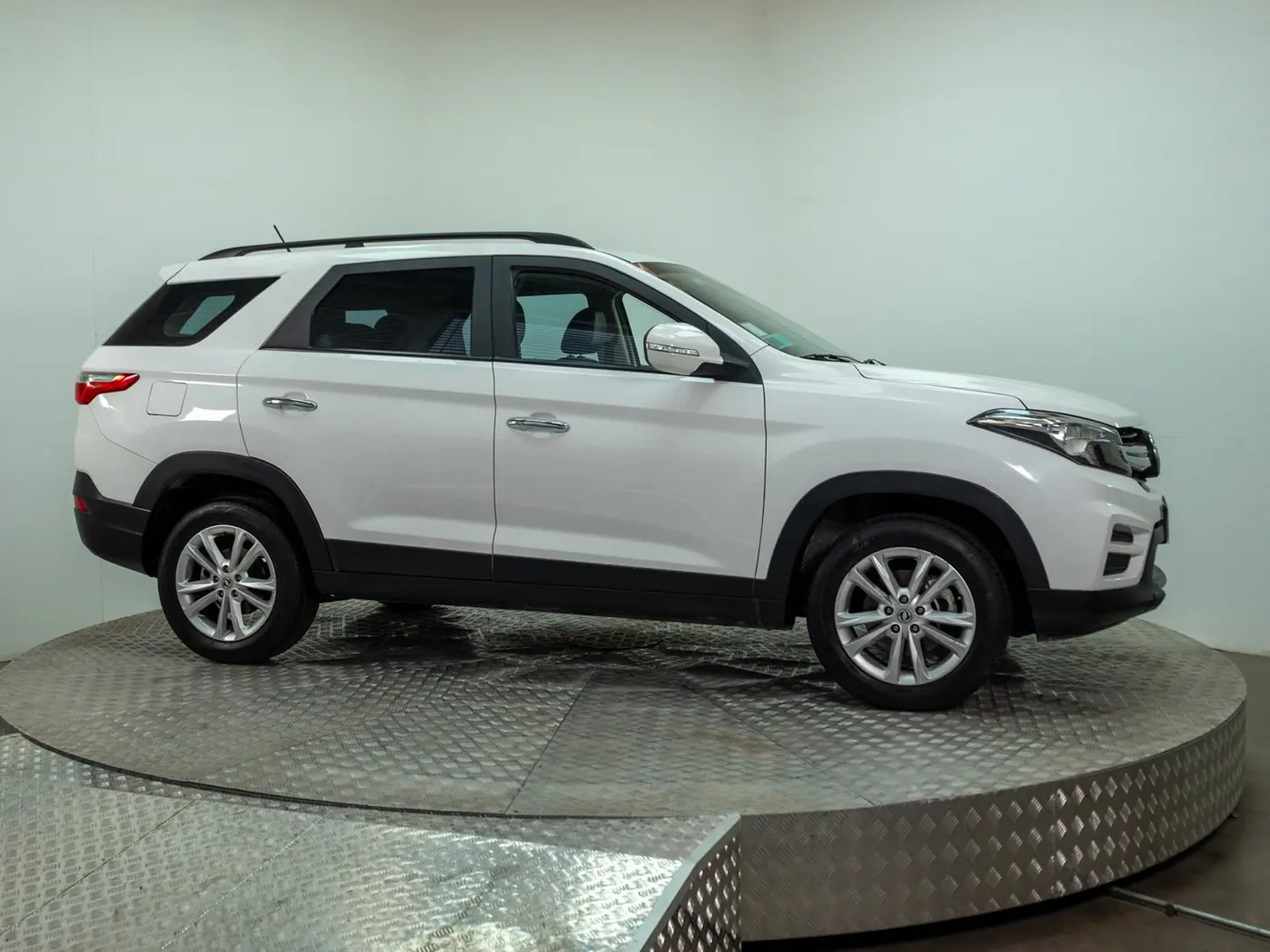 DFSK SUV 560 2023 - Imagen 9 de 16