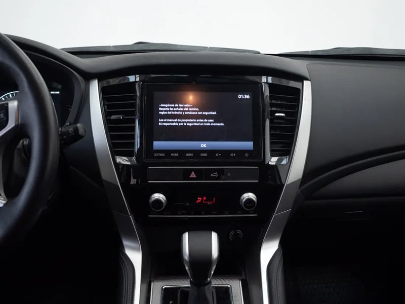 Mitsubishi MONTERO SPORT 2024 - Imagen 16 de 19