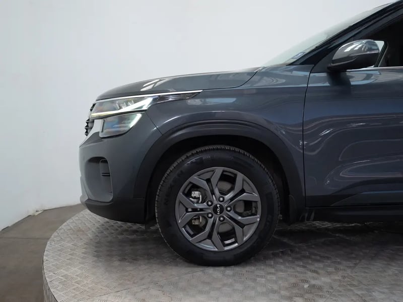 Kia SELTOS 2024 - Imagen 17 de 20