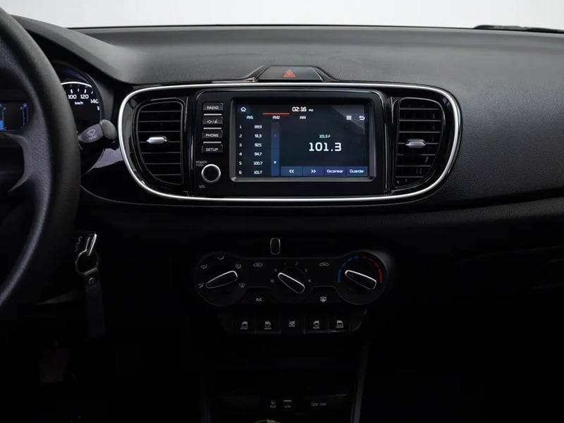 Kia SOLUTO 2024 - Imagen 16 de 20