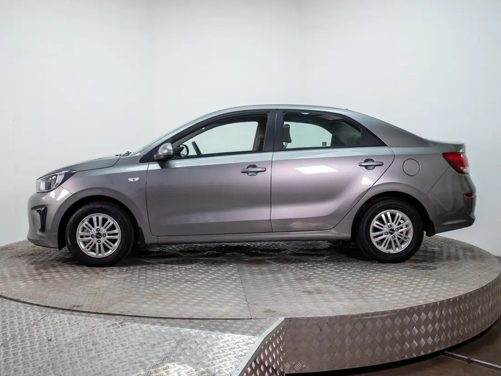 KIA SOLUTO 2025 - Imagen 4 de 19