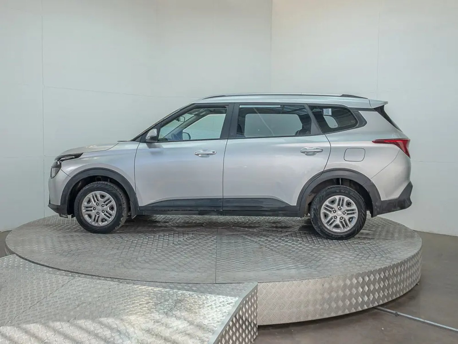 KIA CARENS 2023 - Imagen 4 de 15