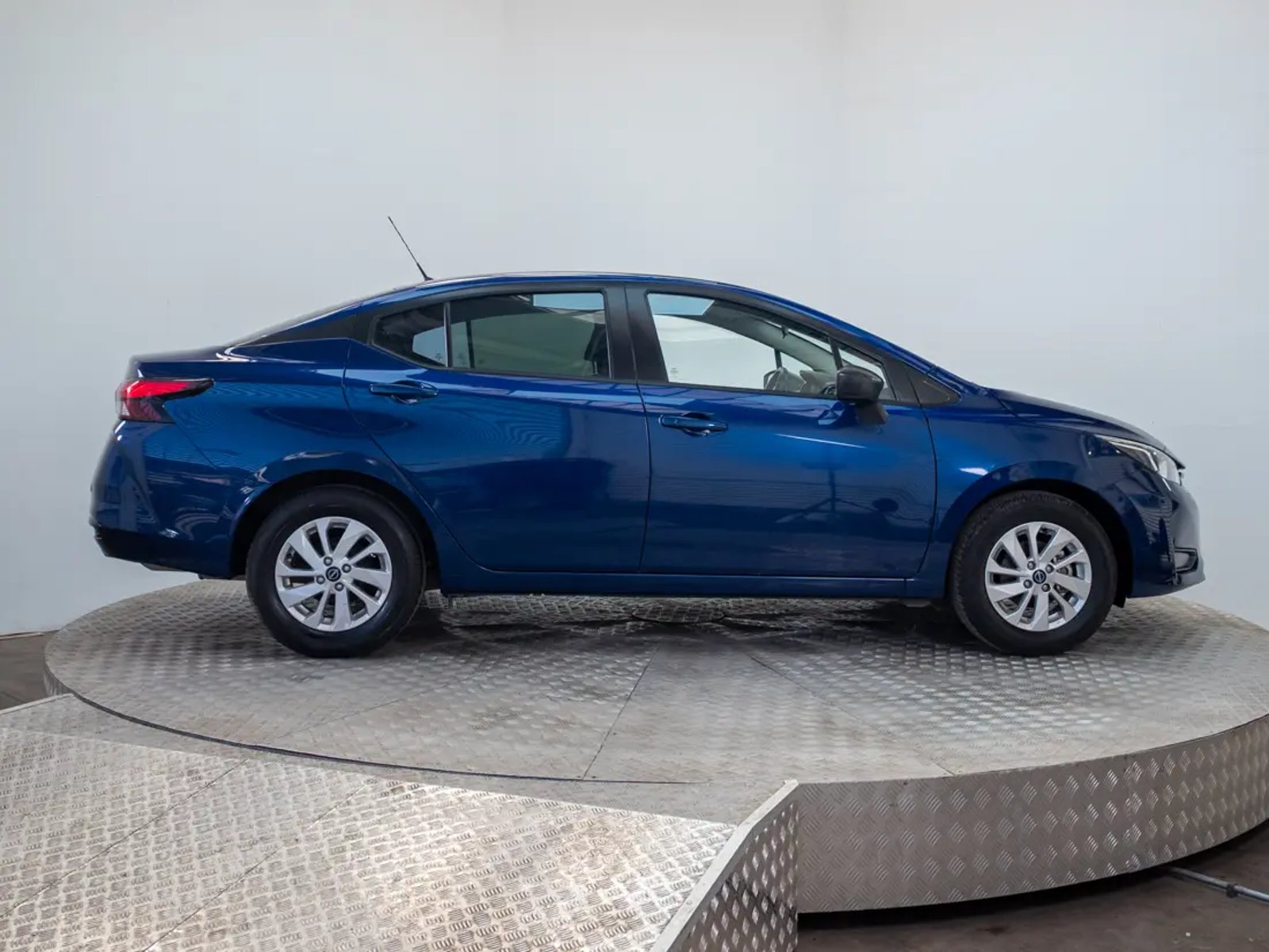 Nissan VERSA 2024 - Imagen 8 de 19