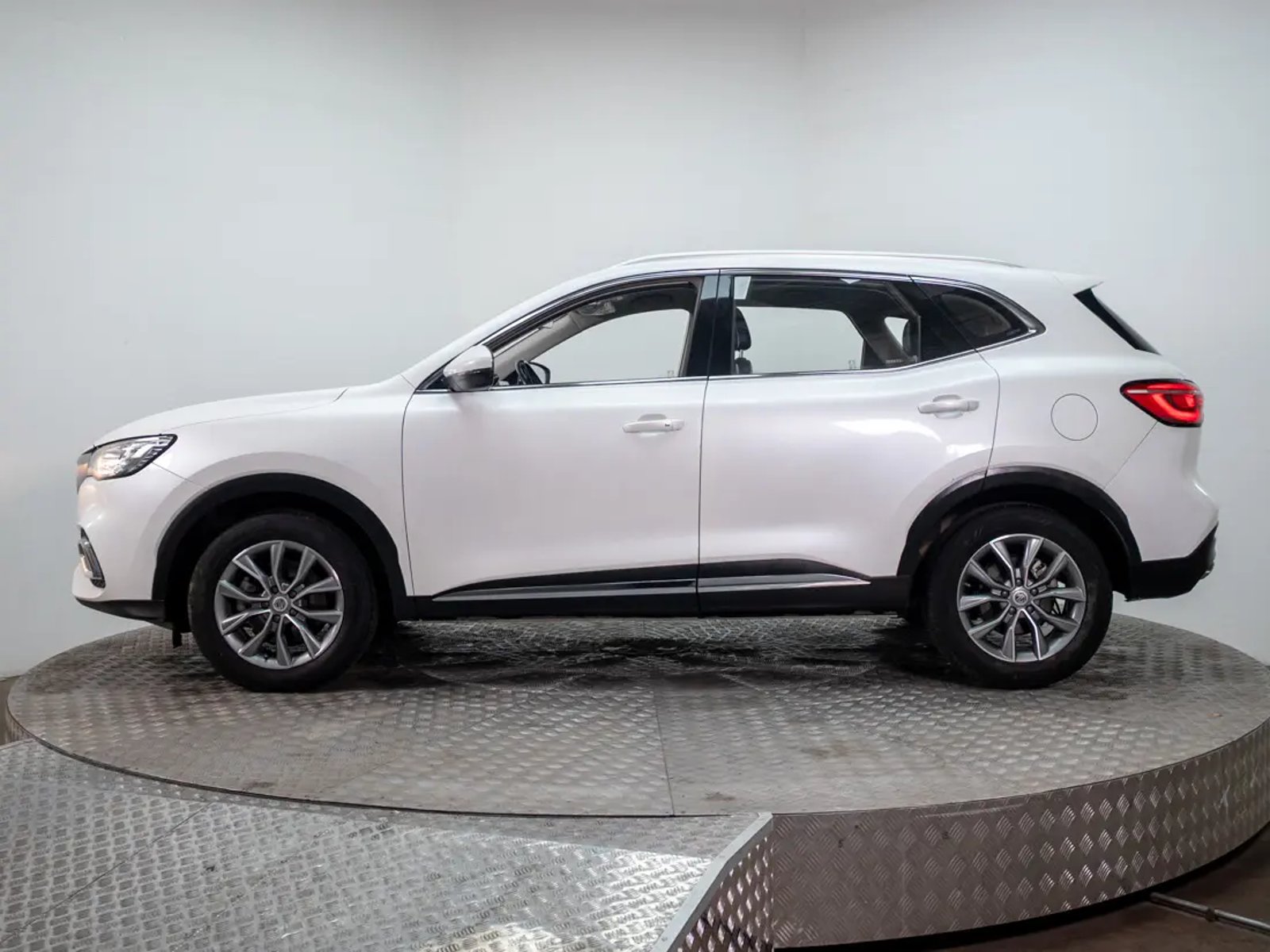MG HS 2023 - Imagen 10 de 17