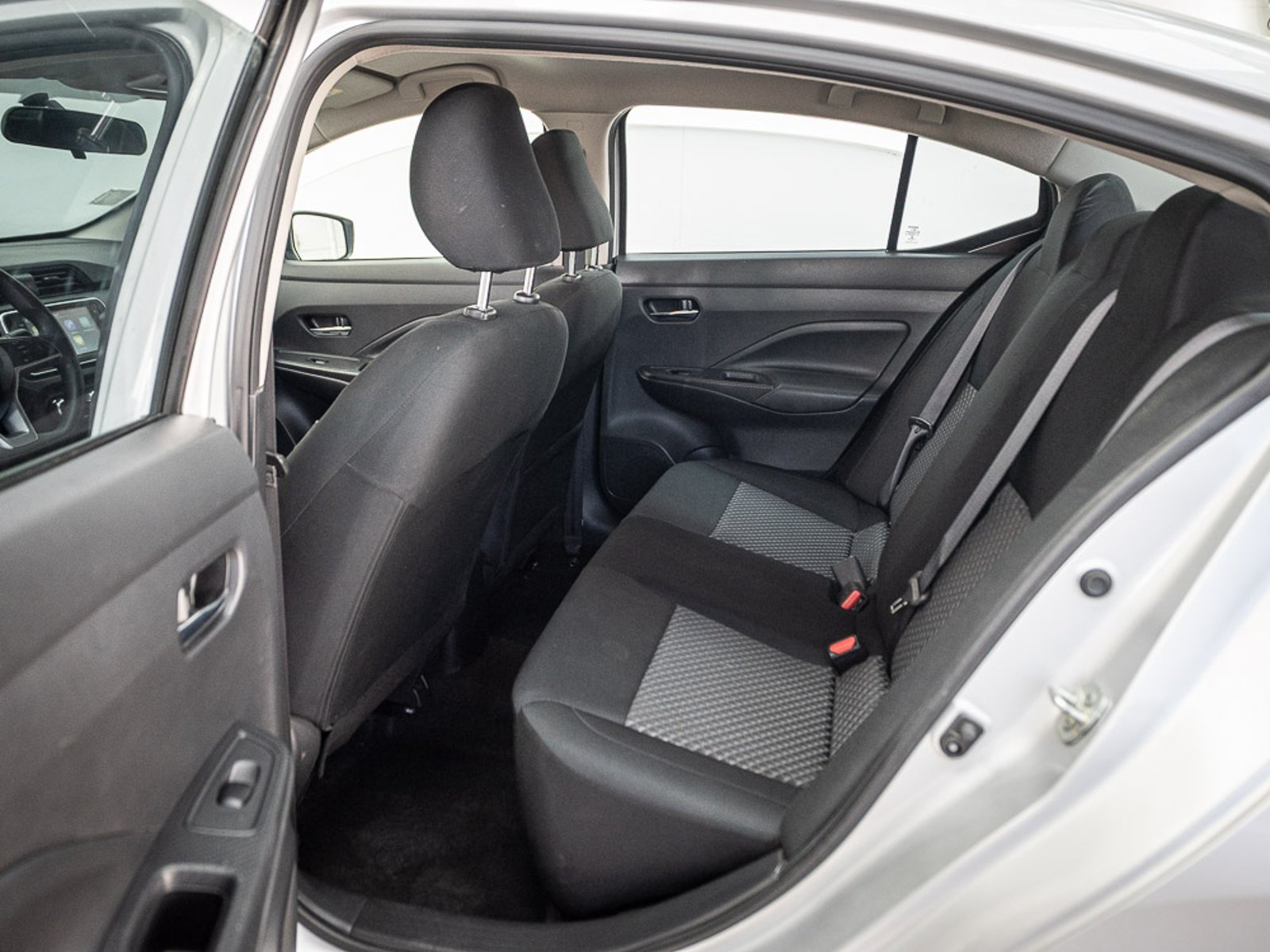 NISSAN VERSA 2023 - Imagen 14 de 15