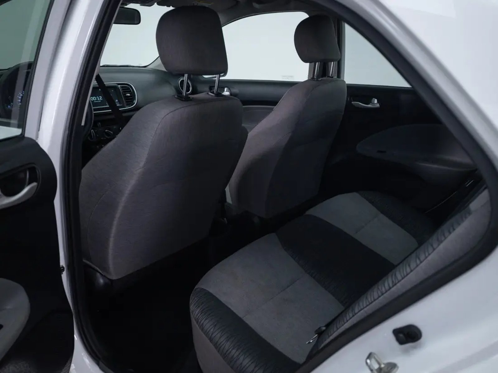 Kia SOLUTO 2024 - Imagen 14 de 20