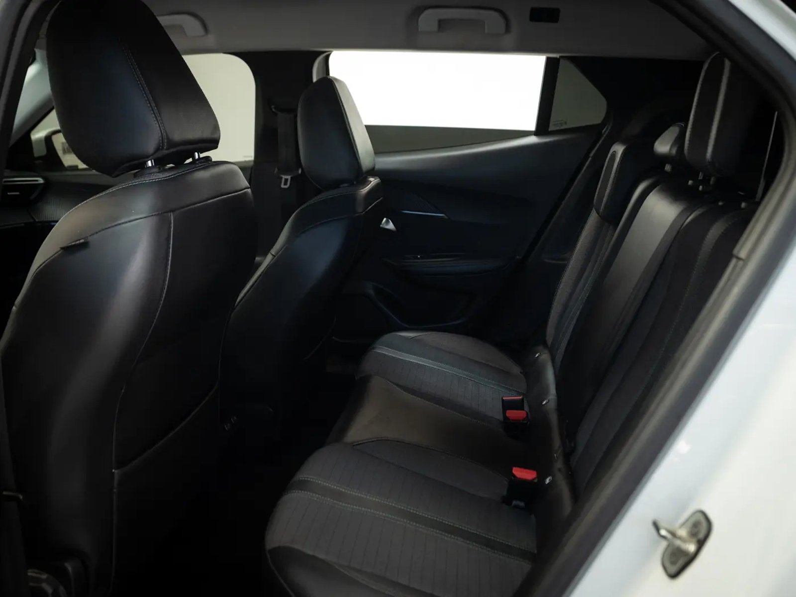 PEUGEOT 2008 2022 - Imagen 12 de 17