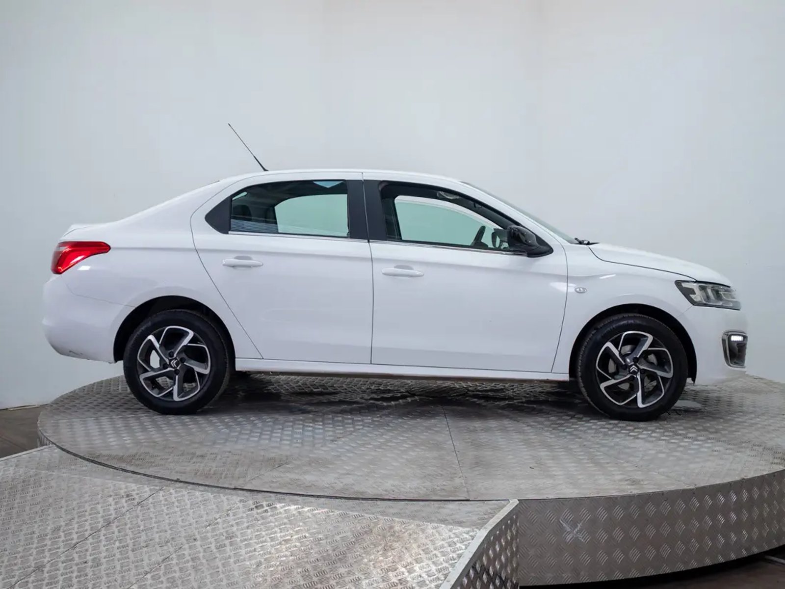 Citroën C-ELYSEE 2024 - Imagen 8 de 19