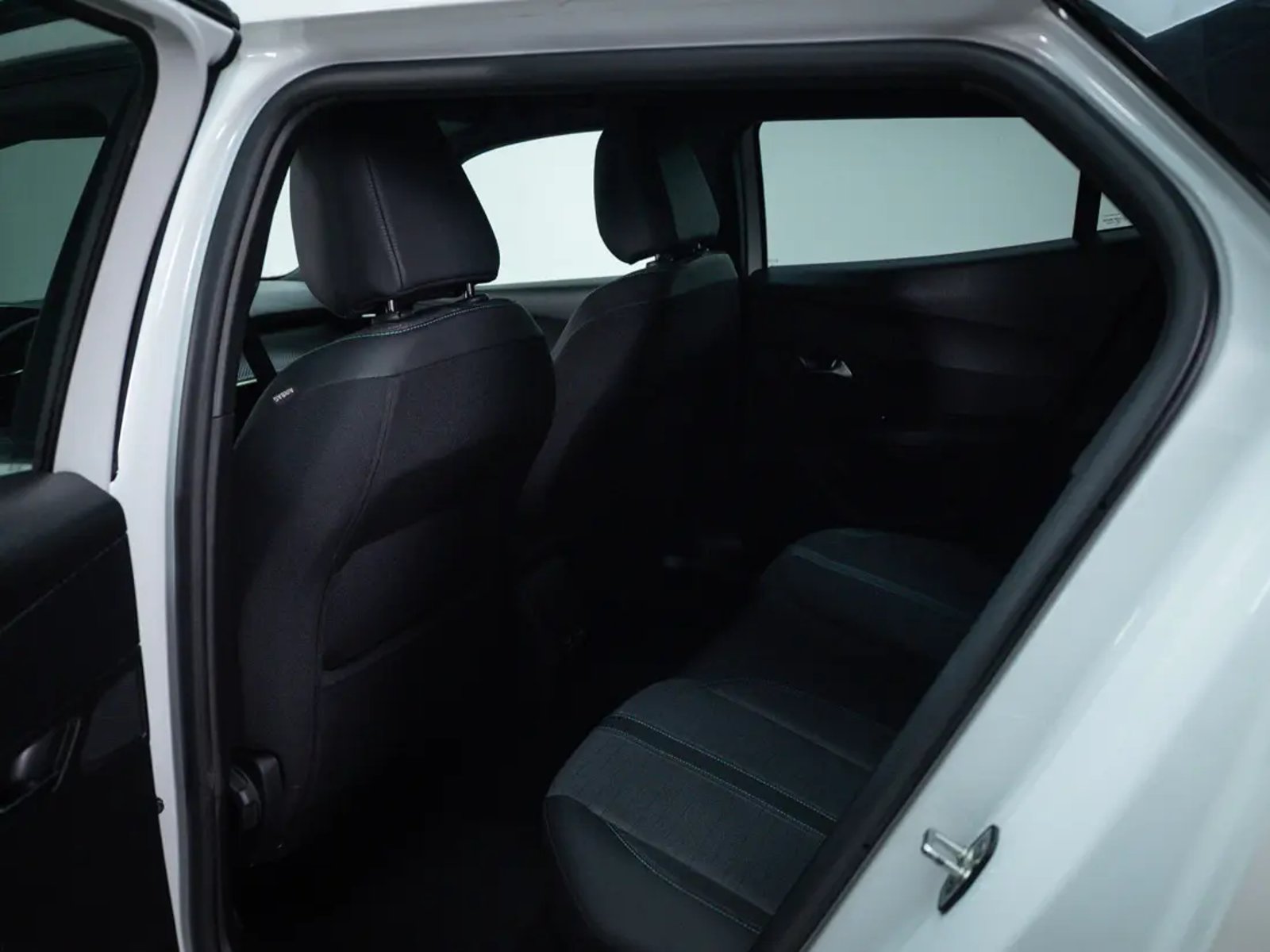 PEUGEOT NEW 2008 2023 - Imagen 6 de 16