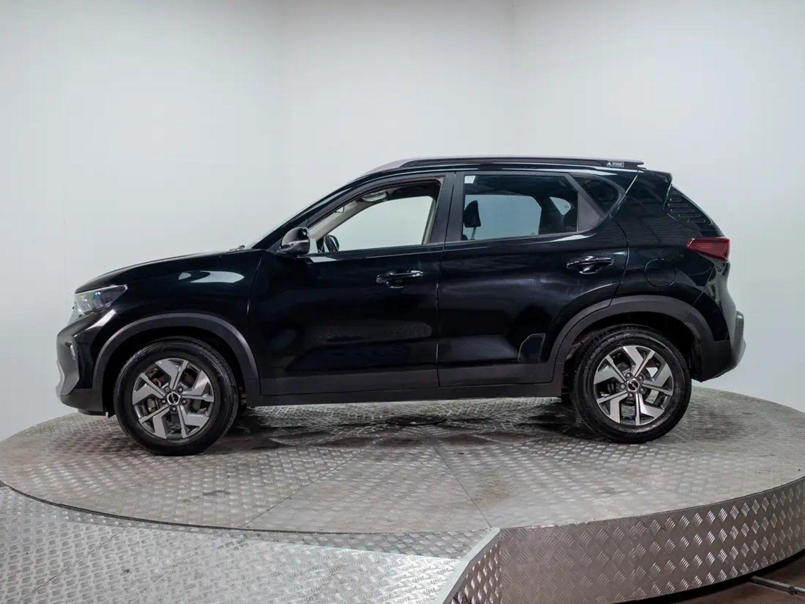 Kia SONET 2023 - Foto 4 de 15