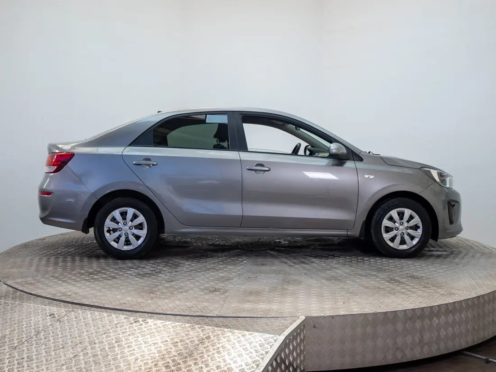 Kia SOLUTO 2023 - Imagen 8 de 20