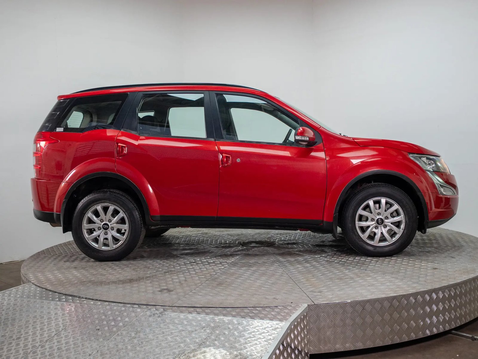 MAHINDRA XUV500 2019 - Imagen 8 de 18